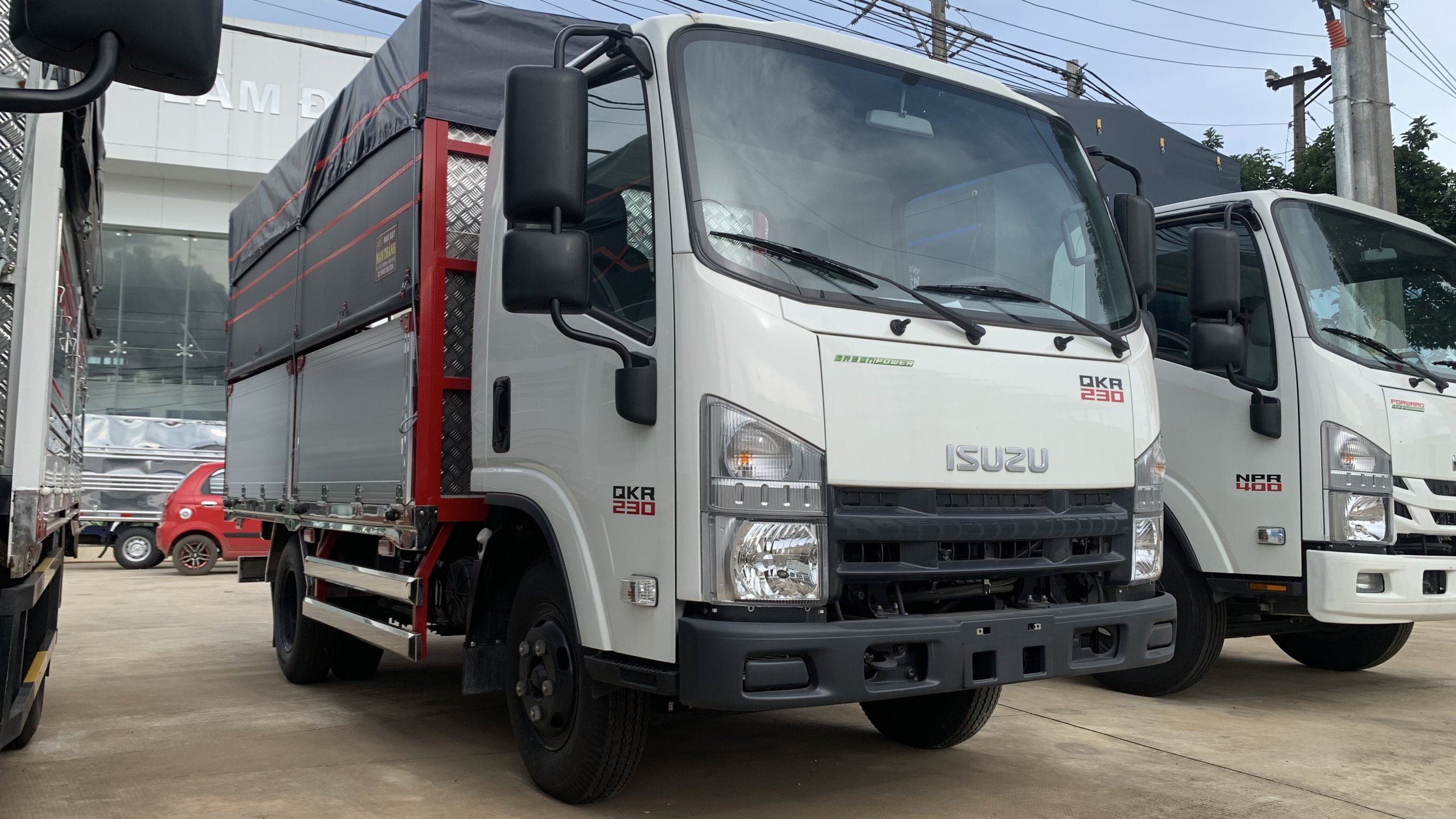 Isuzu QKR230 thùng bạt bửng nhôm